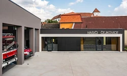 Hasičsk&aacute; zbrojnice v Čejkovic&iacute;ch