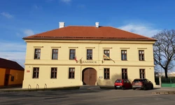 Stavebn&iacute; &uacute;pravy star&eacute; radnice v Podiv&iacute;ně