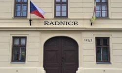 Stavebn&iacute; &uacute;pravy star&eacute; radnice v Podiv&iacute;ně